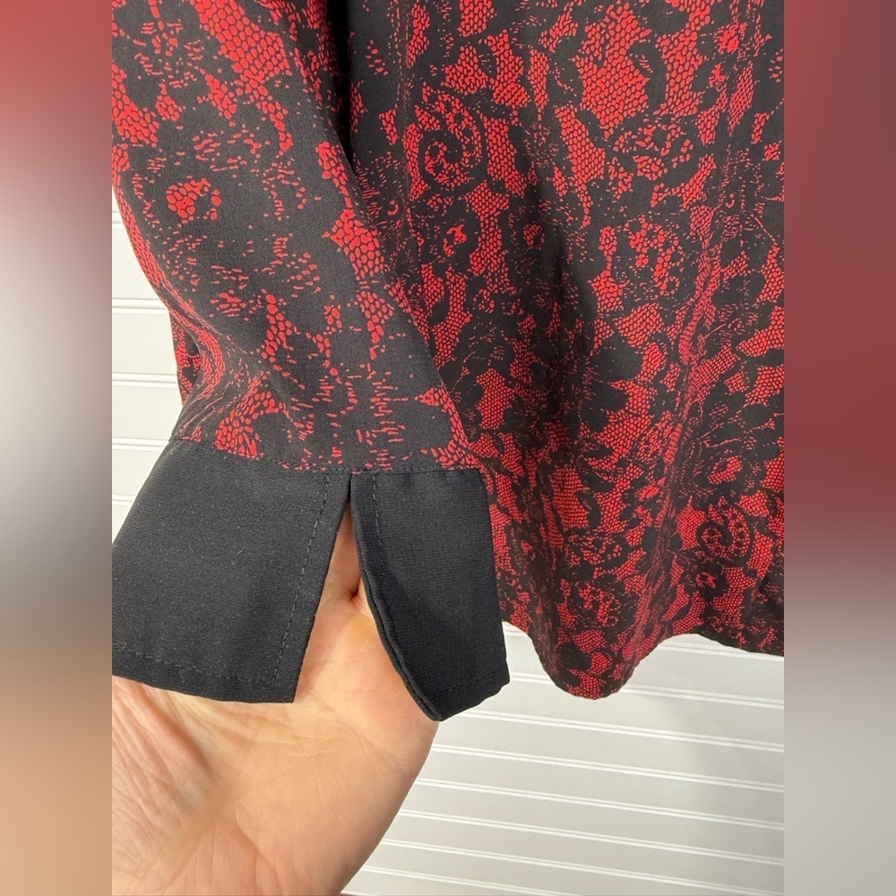 Fred David red and black lace printed button down shirt. Size 1X - Picture 3 of 5